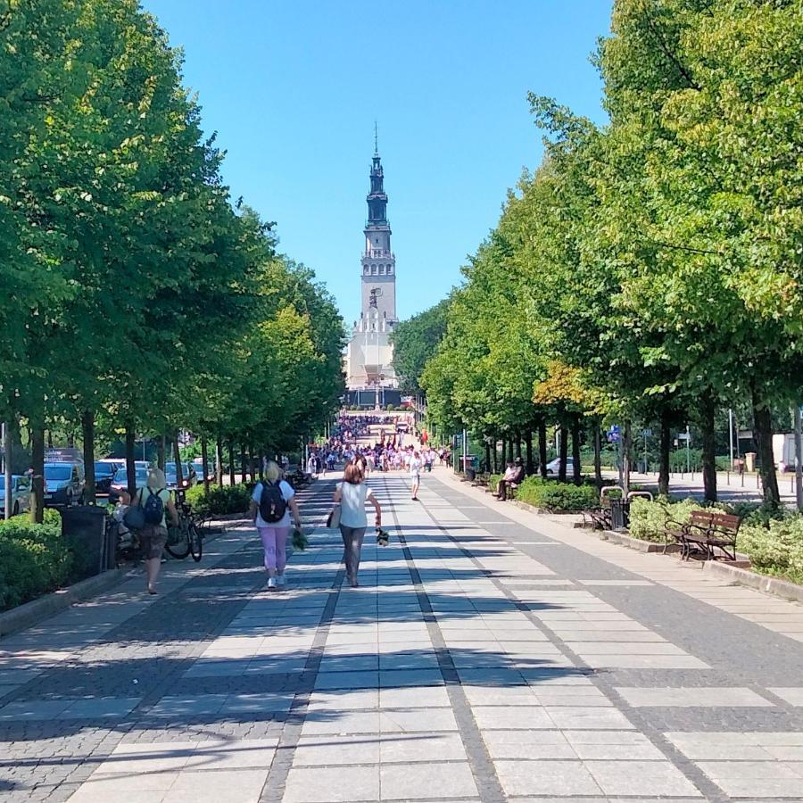 Cicha Kawalerka W Samym Centrum Częstochowa Kültér fotó